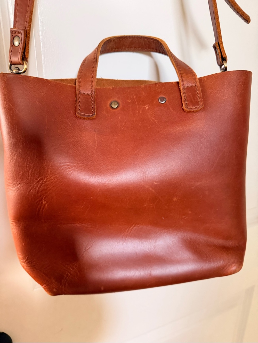 Portland leather Classic Tan Leather Crossbody Tote - Minimalist Women's Bag - Picture 5 of 7